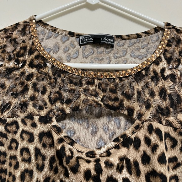 Vivianne  Rose leopard print top medium - Picture 3 of 9